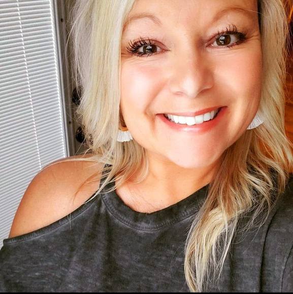 Meet your Posher, Kelli - Picture 1 of 1